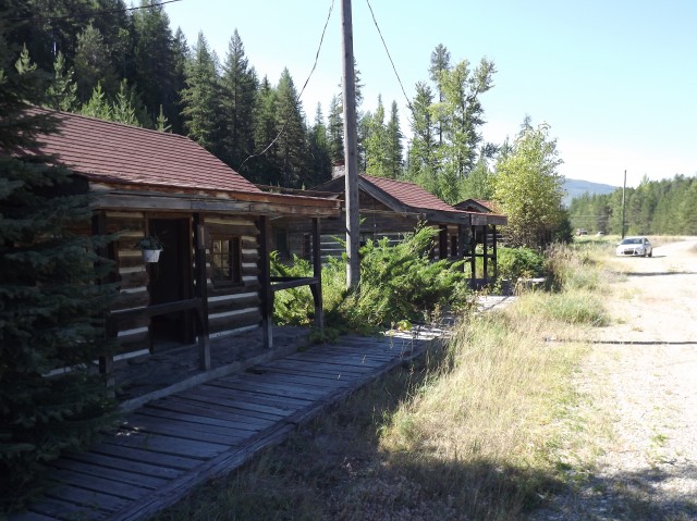 Yahk BC tourist cabins