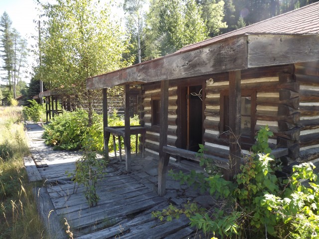 Old cabins Yahk