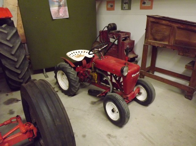 Wheel Horse tractor