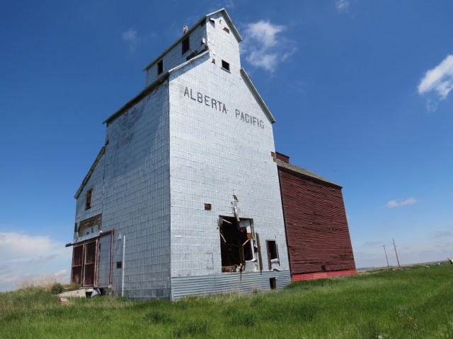 Raley Alberta grain elevator