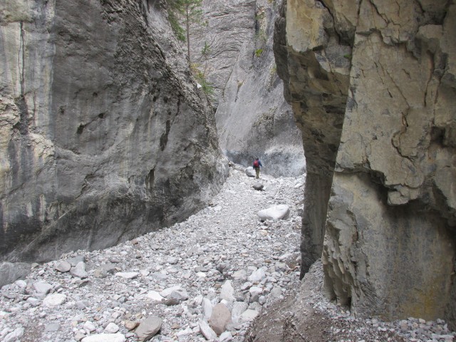 Hiking in Grotto Canyon