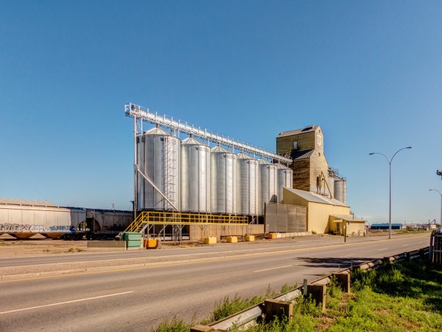 Coaldale AB grain elevator