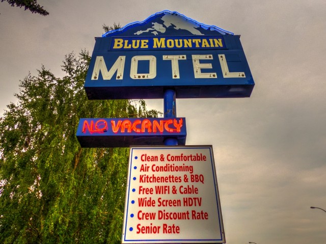 Blue Mountain Motel sign