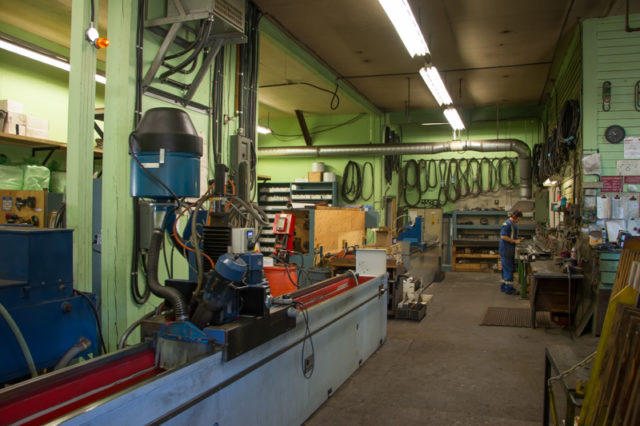 Veneer Lathe Knife Sharpening