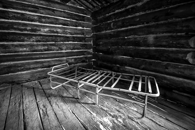 Old Cabin Alberta Bed