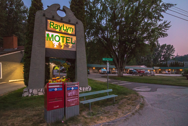 Ray Lyn Motel Warfield
