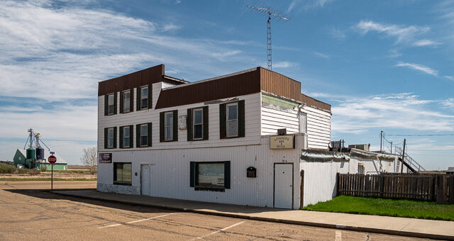 Lougheed Hotel Bar & Grill