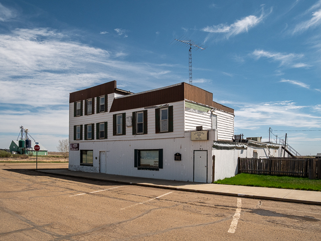Lougheed Hotel Bar & Grill