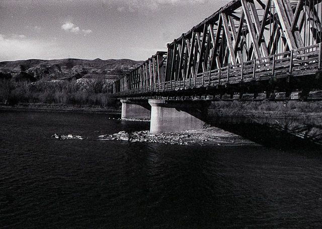 East Coulee Bridge 2015 Minolta X700 (1)